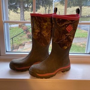 Women’s Camo Muck Boots